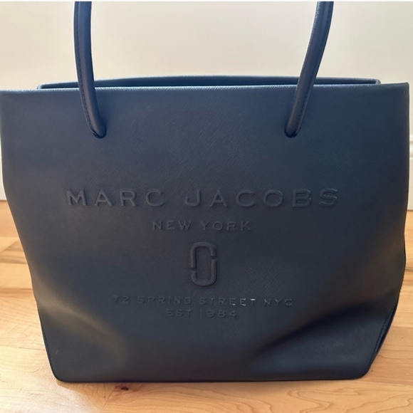 Marc Jacobs logo east/west leather tote - Picture 4 of 10